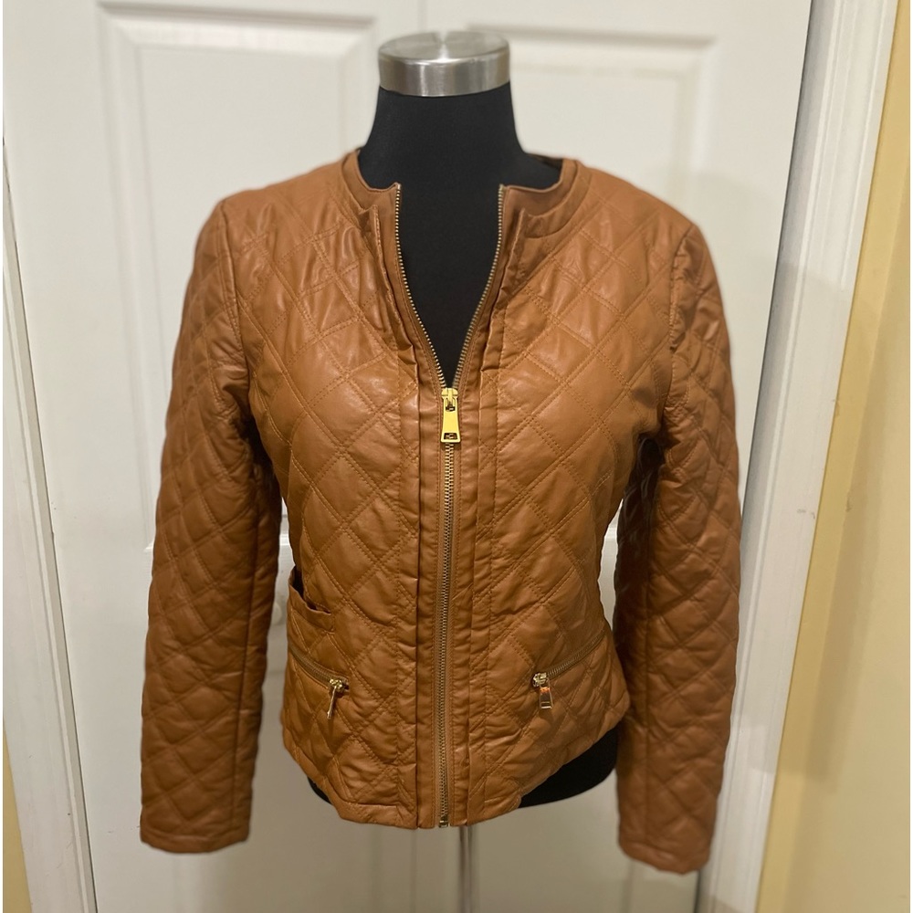 Roz & Ali Faux leather quilted jacket in Tan. Size 6, zippers w/3 pockets